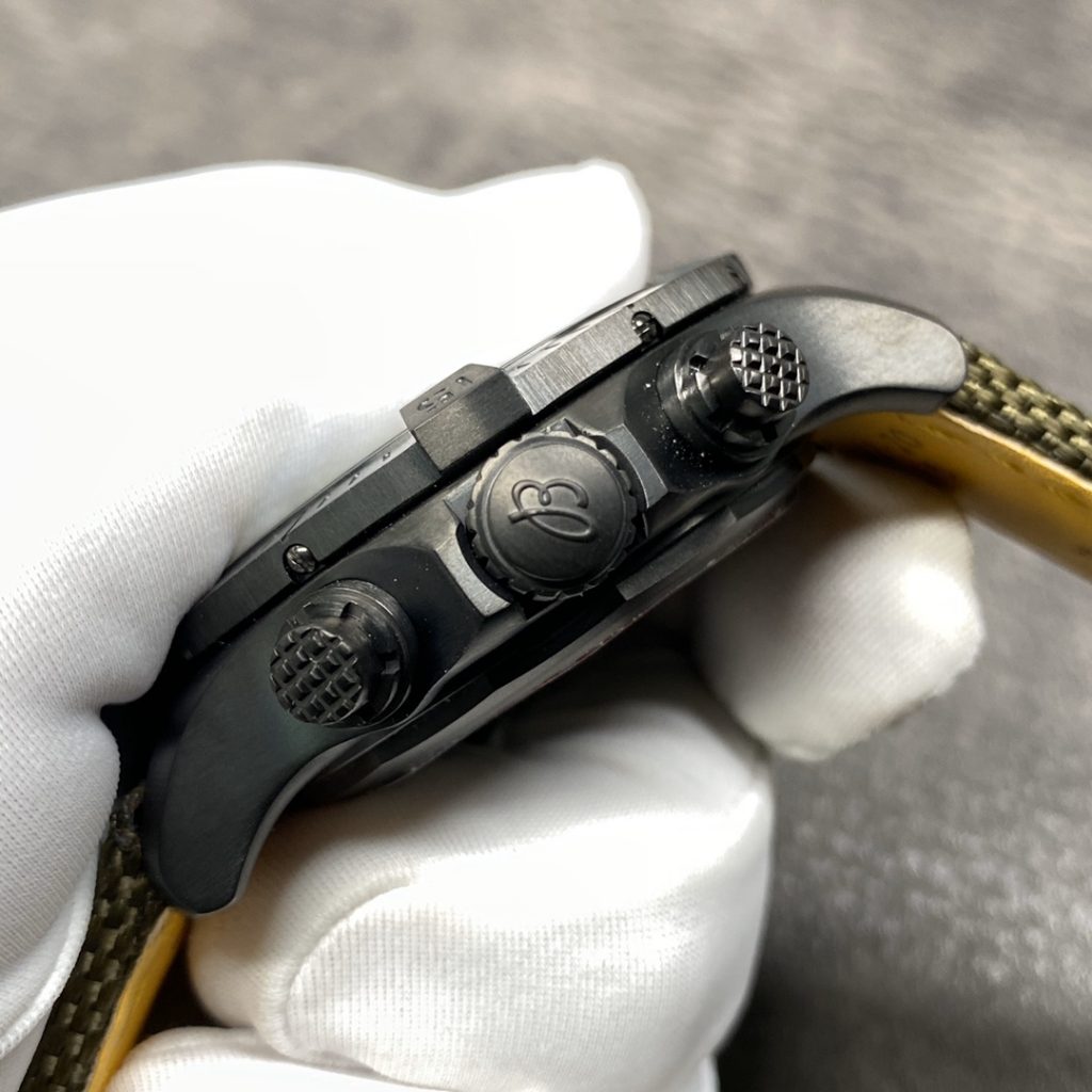 TF廠百年靈BREITLING復仇者計時綠盤男士腕表怎么樣